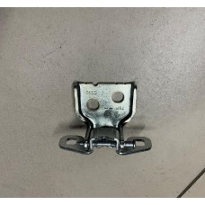 Петля двери передней левой нижняя Renault Duster