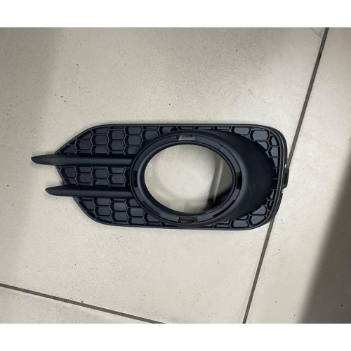 Решётка в бампер передняя правая Volkswagen Tiguan Решётка в бампер передняя правая Volkswagen Tiguan