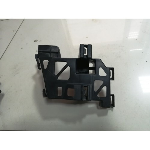 Кронштейн бампера переднего левый Mazda 3 Кронштейн бампера переднего левый Mazda 3