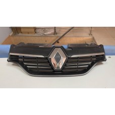 Решетка радиатора Renault Logan