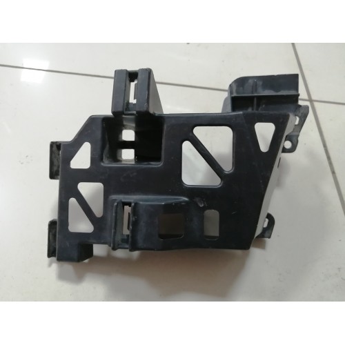 Кронштейн бампера переднего правый Mazda 3 Кронштейн бампера переднего правый Mazda 3