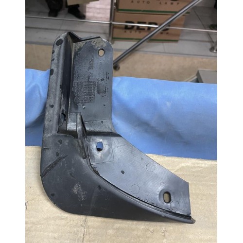 Брызговик передний правый LADA Vesta Брызговик передний правый LADA Vesta