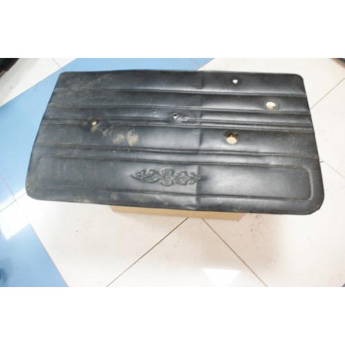 Обшивка двери передней левой ВАЗ 2106 Обшивка двери передней левой ВАЗ 2106