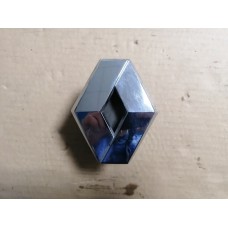 Эмблема крышки багажника Renault Duster