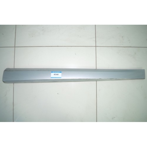 Молдинг двери передней правый Renault Megane Молдинг двери передней правый Renault Megane