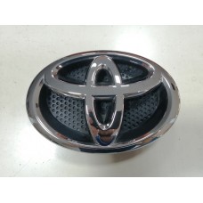 Эмблема решетки радиатора Toyota RAV4