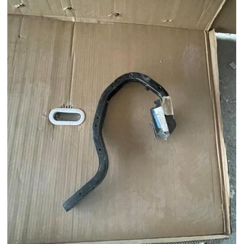 Петля багажника зад левая Nissan Almera Classic (B10) Петля багажника зад левая Nissan Almera Classic (B10)