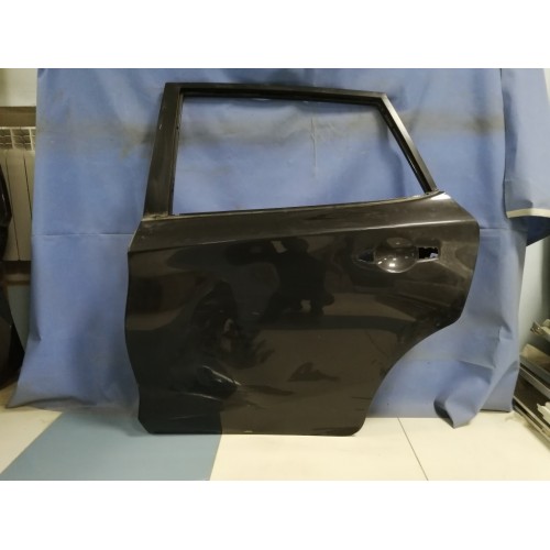 Дверь задняя левая Nissan Tiida 2015 Дверь задняя левая Nissan Tiida 2015